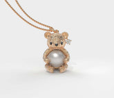 Rose Teddy Hug Beyaz Güney Denizi İncili Kolye