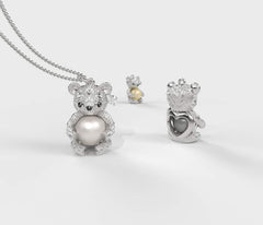 White Teddy Hug Siyah İncili Kolye